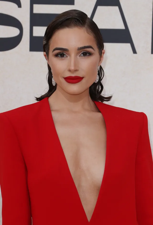 The supreme beauty queen without a bra! Olivia Culpo’s Hottest Braless Photos!
