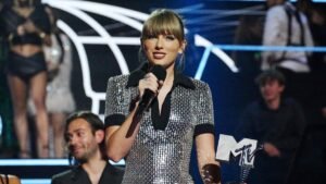Taylor Swift won Best Artist