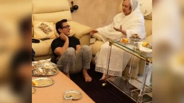 बेटी इरा खान की शादी से पहले सायरा बानों के कदमों में बैठे दिखे आमिर खान, वायरल हुईं तस्वीरें